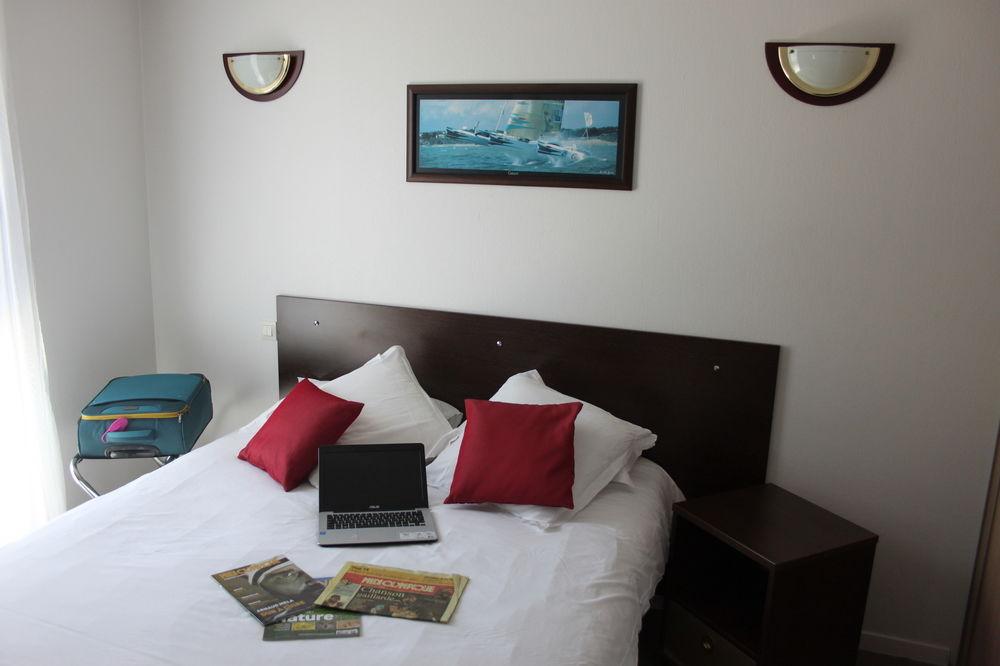 Comfort Suites Pau Idron Bagian luar foto