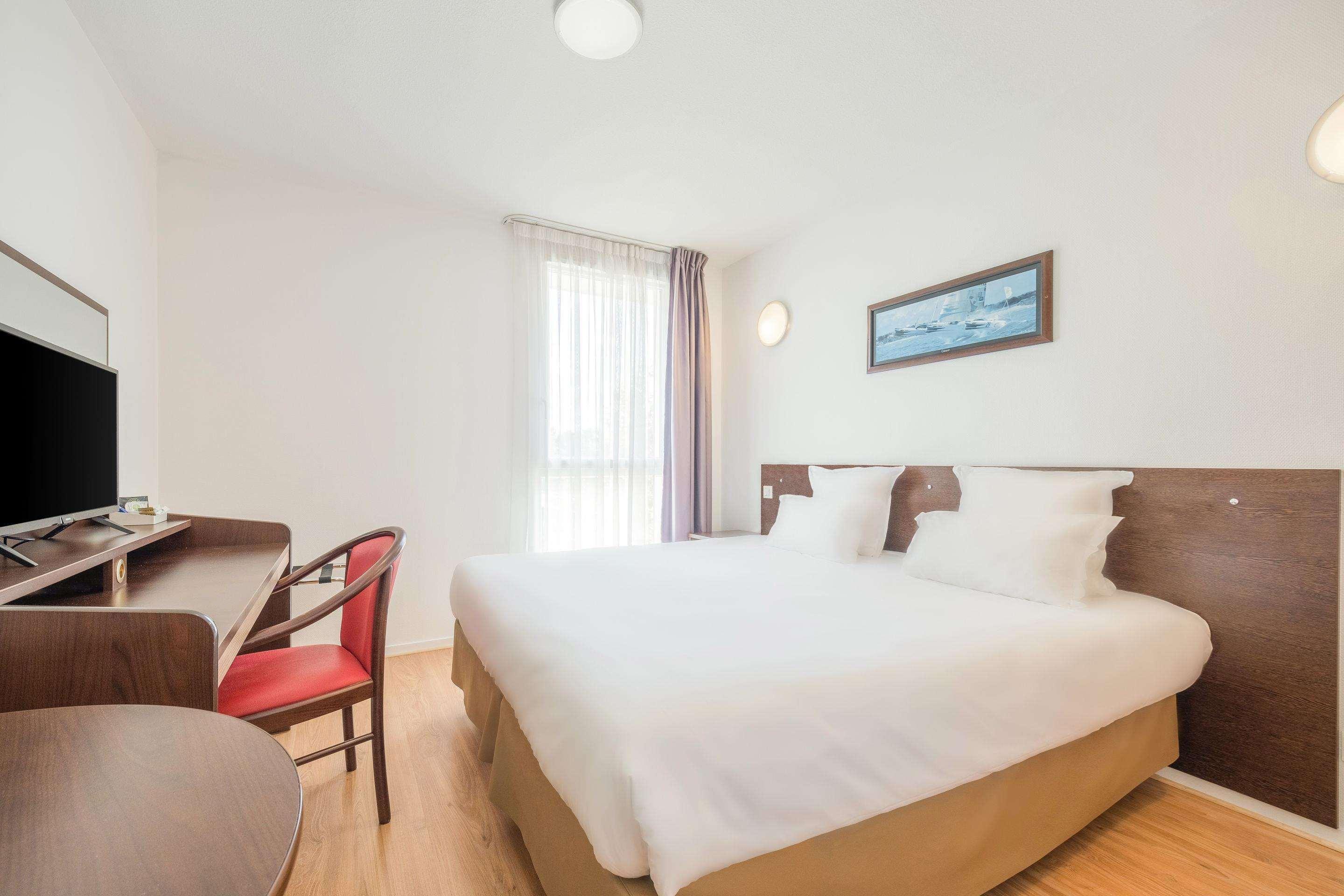 Comfort Suites Pau Idron Bagian luar foto