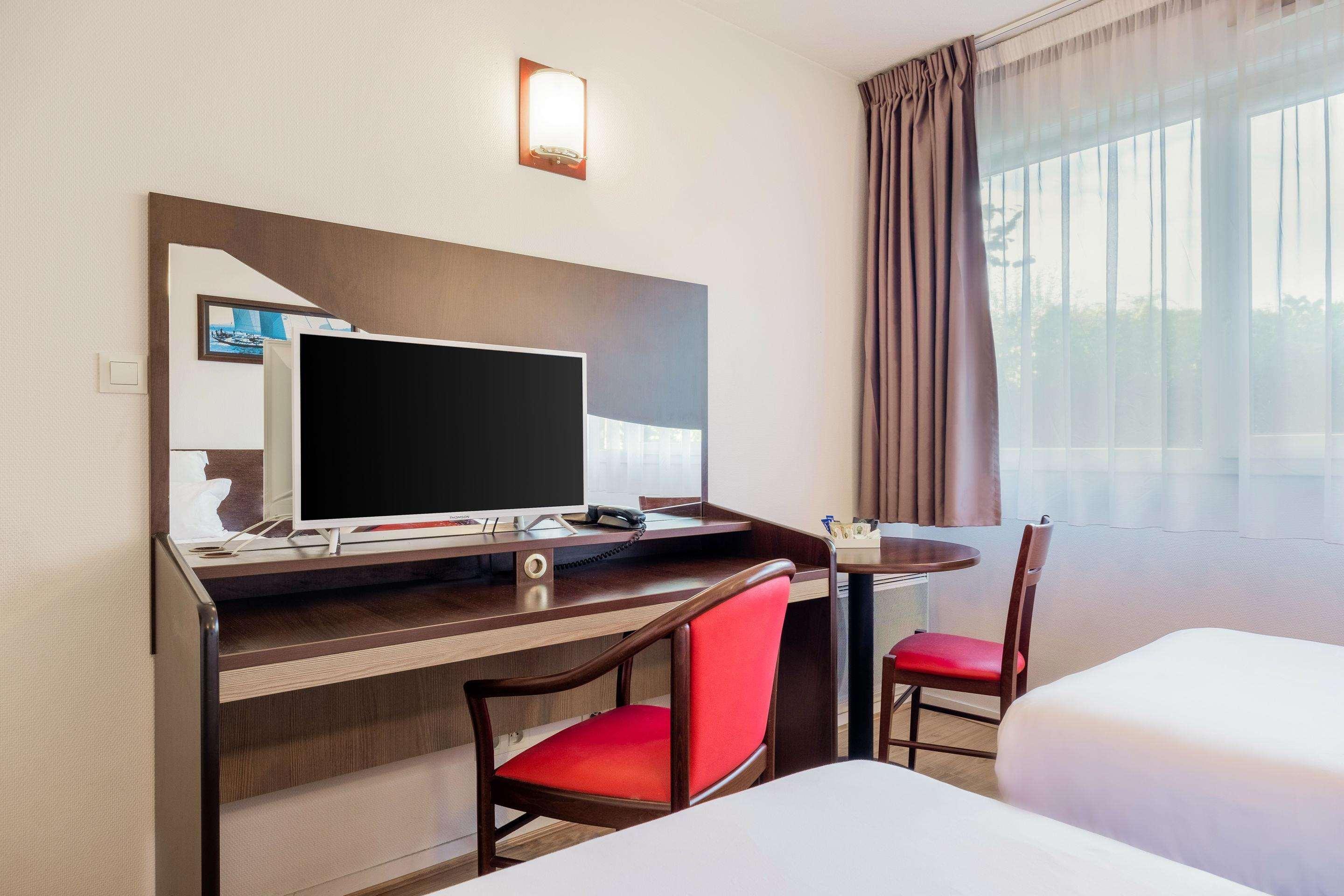 Comfort Suites Pau Idron Bagian luar foto