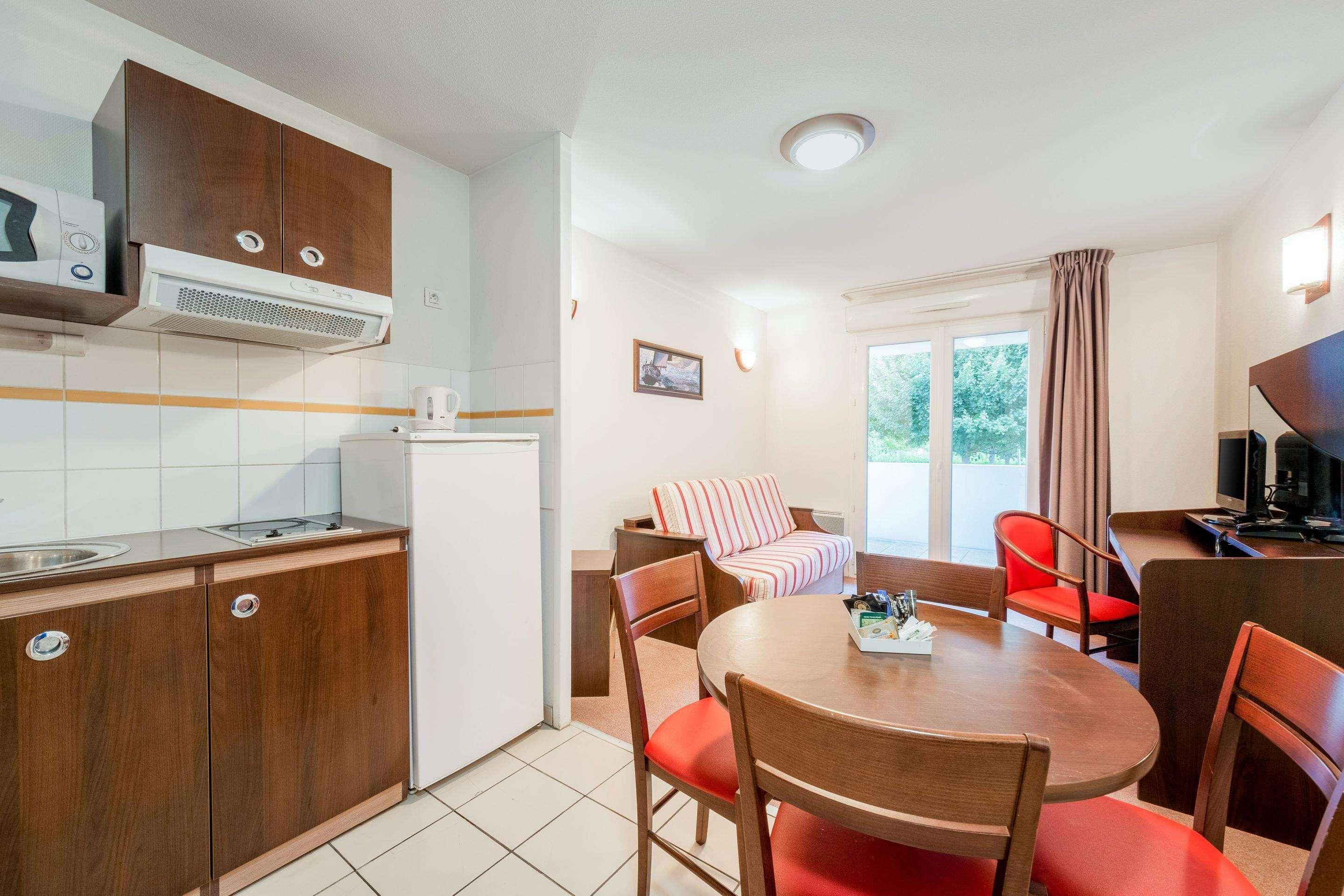 Comfort Suites Pau Idron Bagian luar foto