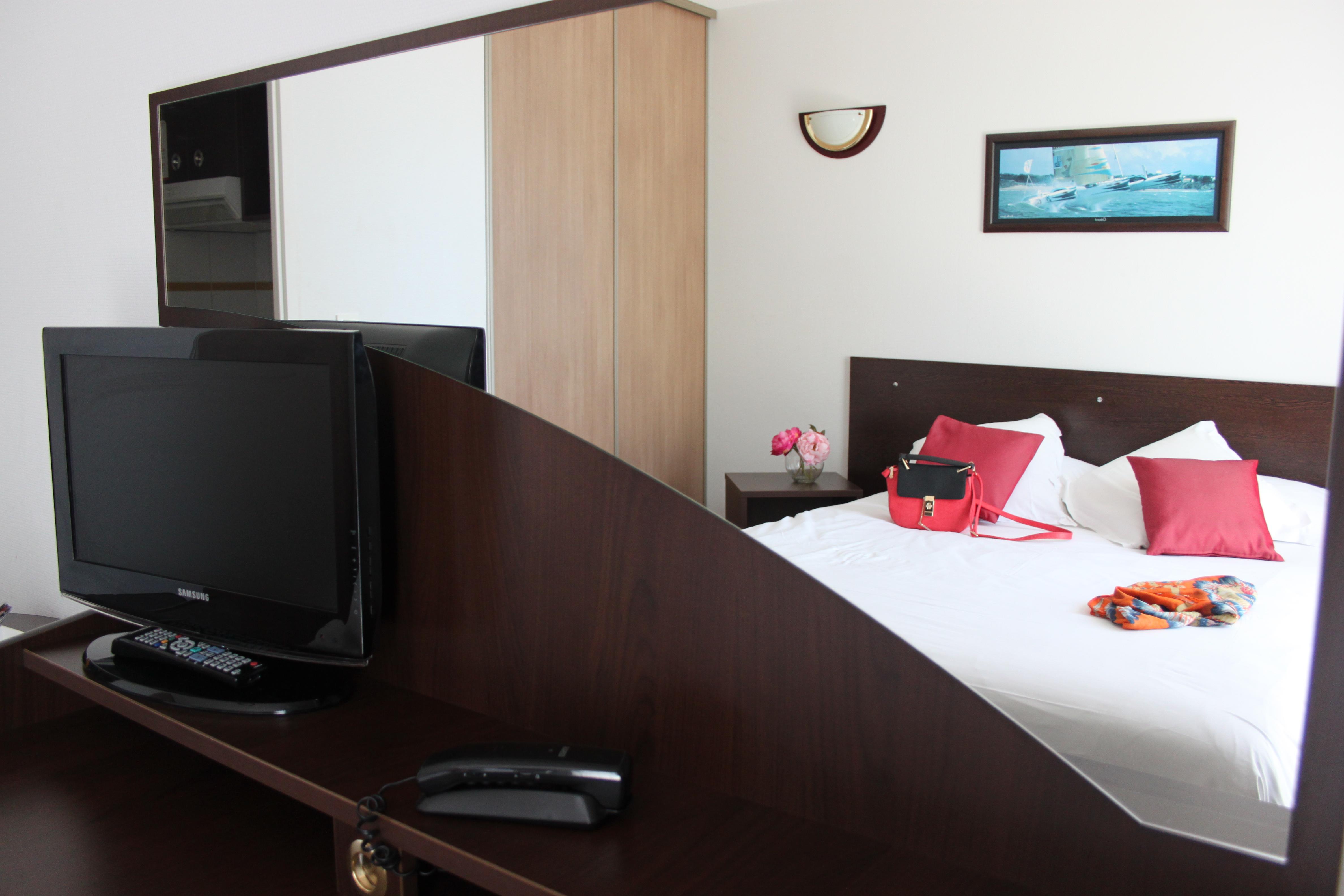Comfort Suites Pau Idron Bagian luar foto