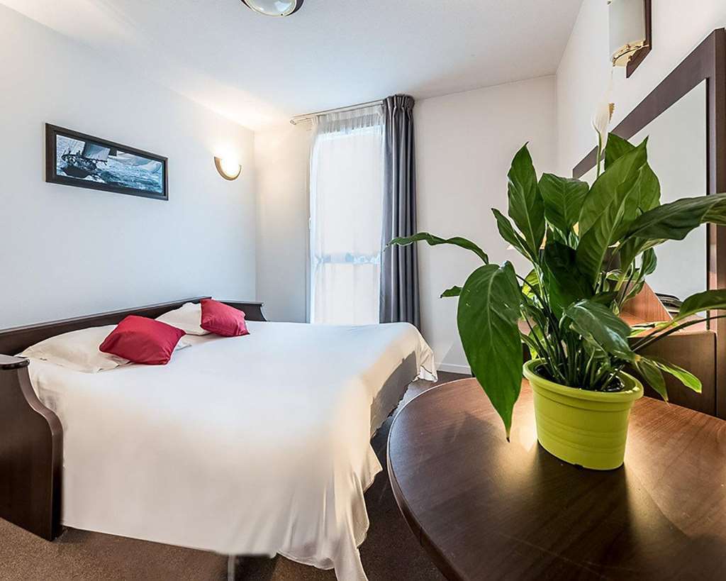 Comfort Suites Pau Idron Bagian luar foto